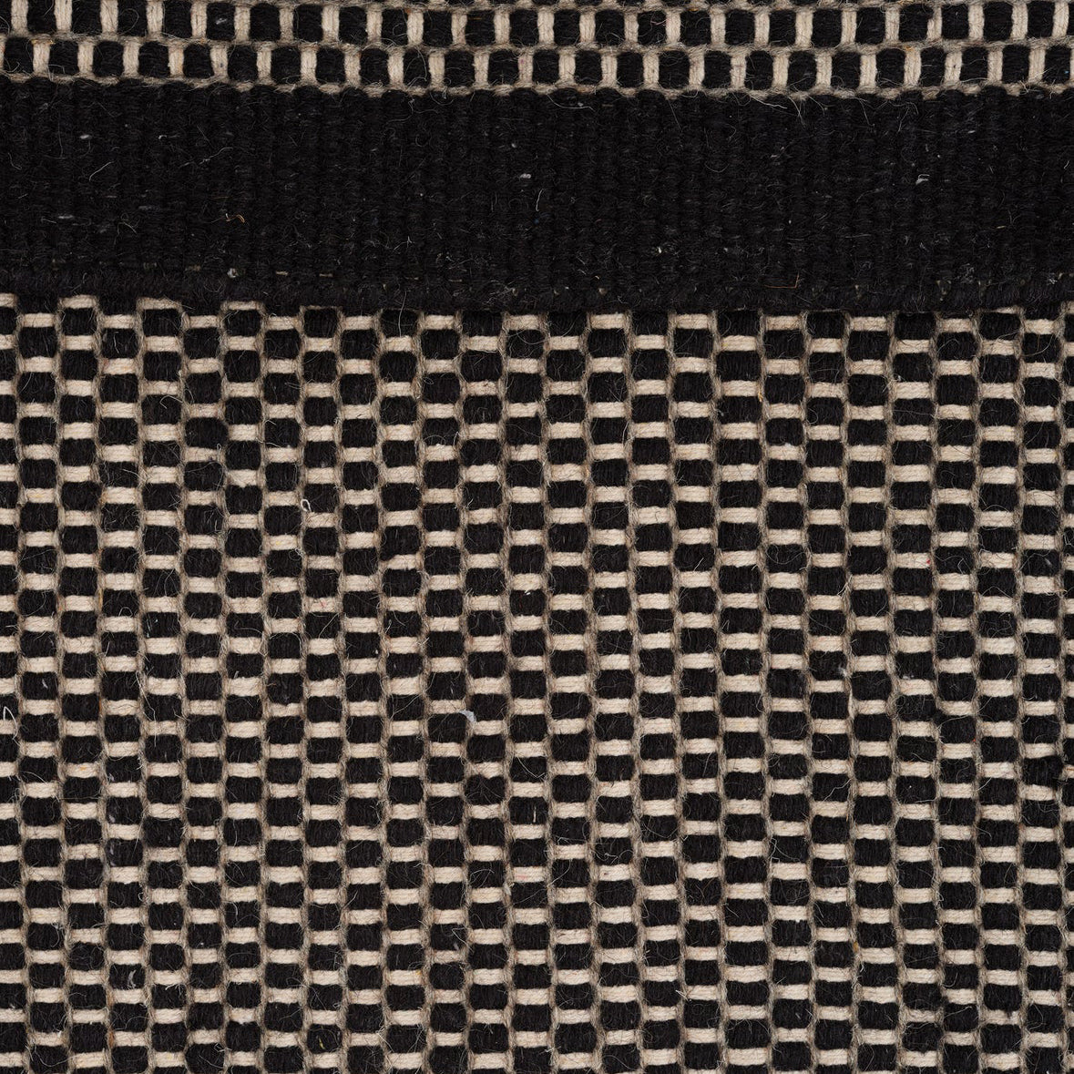 Linie Design Asko Black Rug