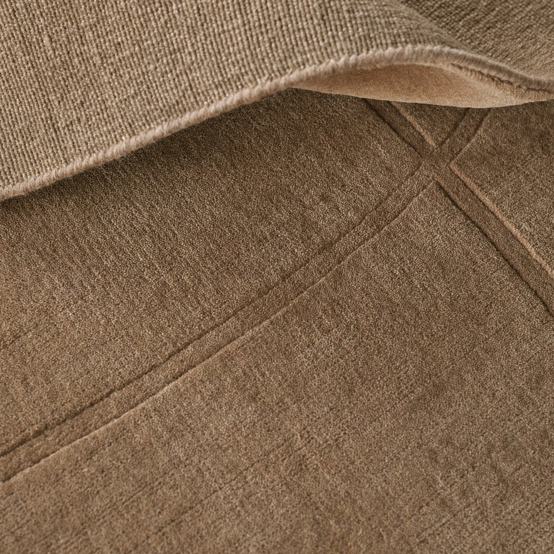 Linie Design Cursive Expanse Amber Rug