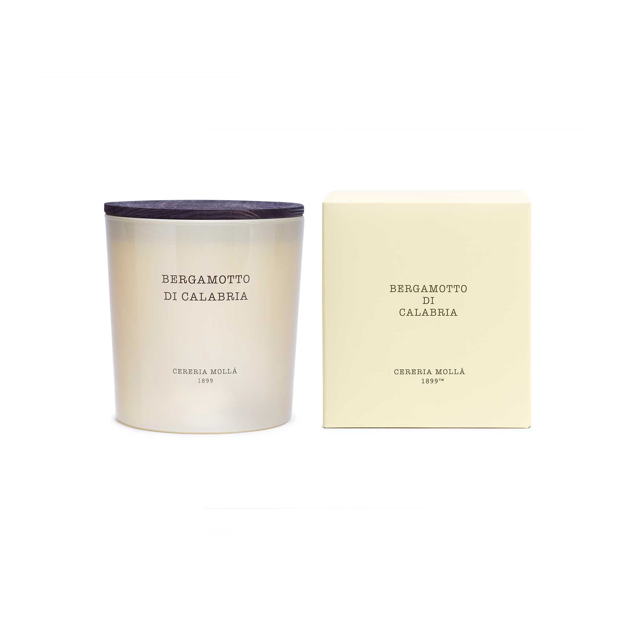 A glass jar candle with a dark lid sits next to its cream-colored packaging box on a clean white background. The candle and box are both labelled 'BERGAMOTTO DI CALABRIA' and 'CERERIA MOLLA 1899'.
