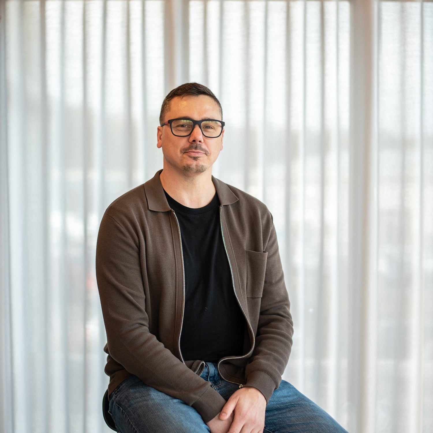 Portrait of Kieran, expert kitchen designer at Iroka Interiors in Cornwall, specialising in bespoke kitchen design and contemporary installations for modern homes.